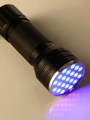 كشاف العقارب LED